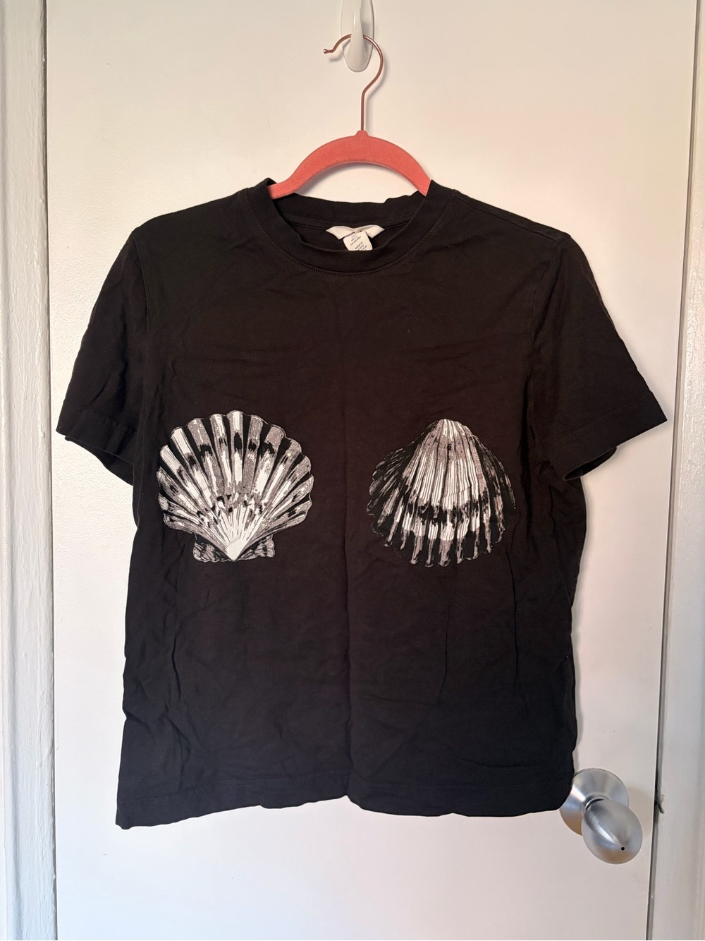 Black Shell Graphic Women’s Tee